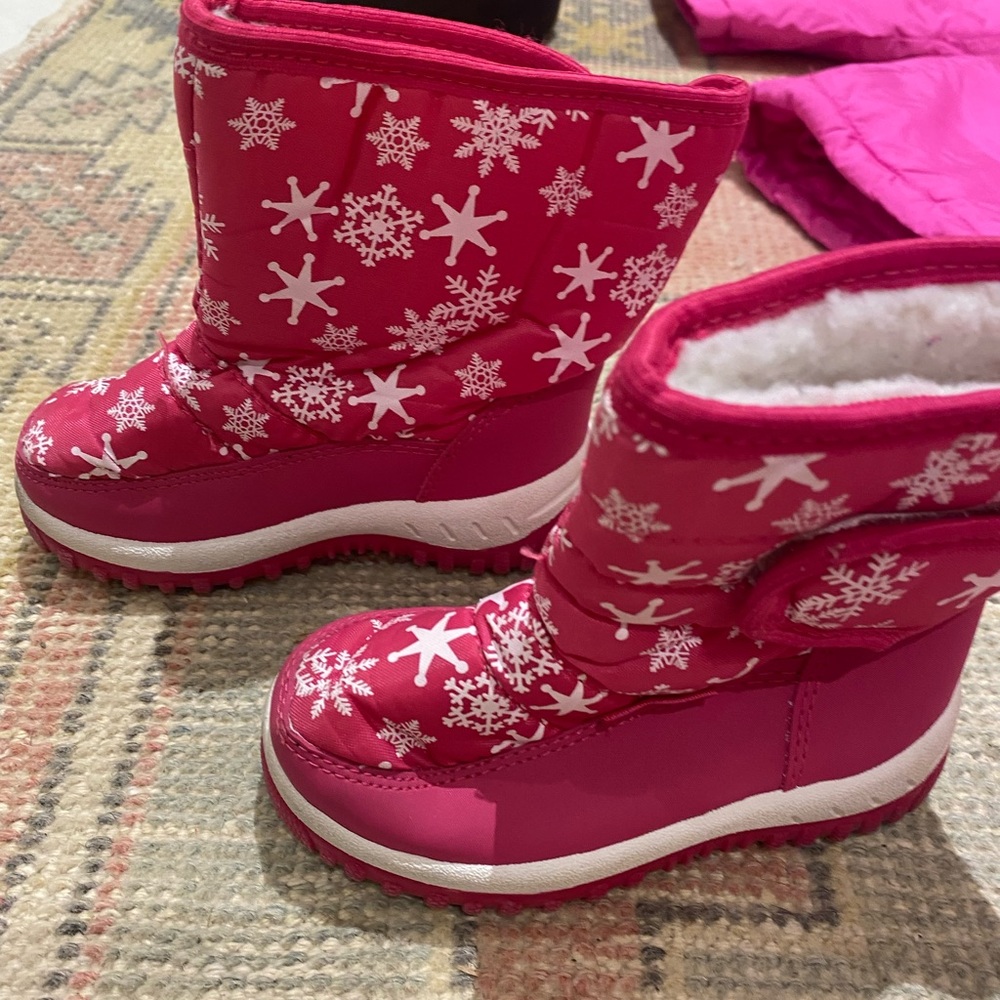 Snow boots
